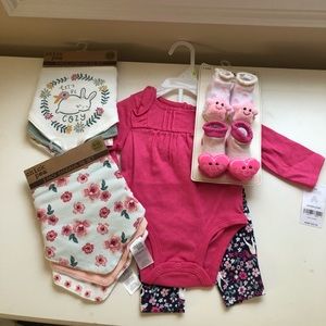 NWT CARTERS Onsie Set , Bibs and rattle socks